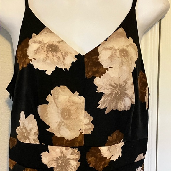 SHEIN Dresses & Skirts - Shein Maxi V-Neck Spaghetti Adjustable Straps Summer Dress Fits Size Small